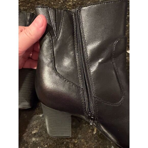 Clark’s Women's Black Ankle Boots Size 8M 3" Heel Casual Zip - Picture 7 of 11